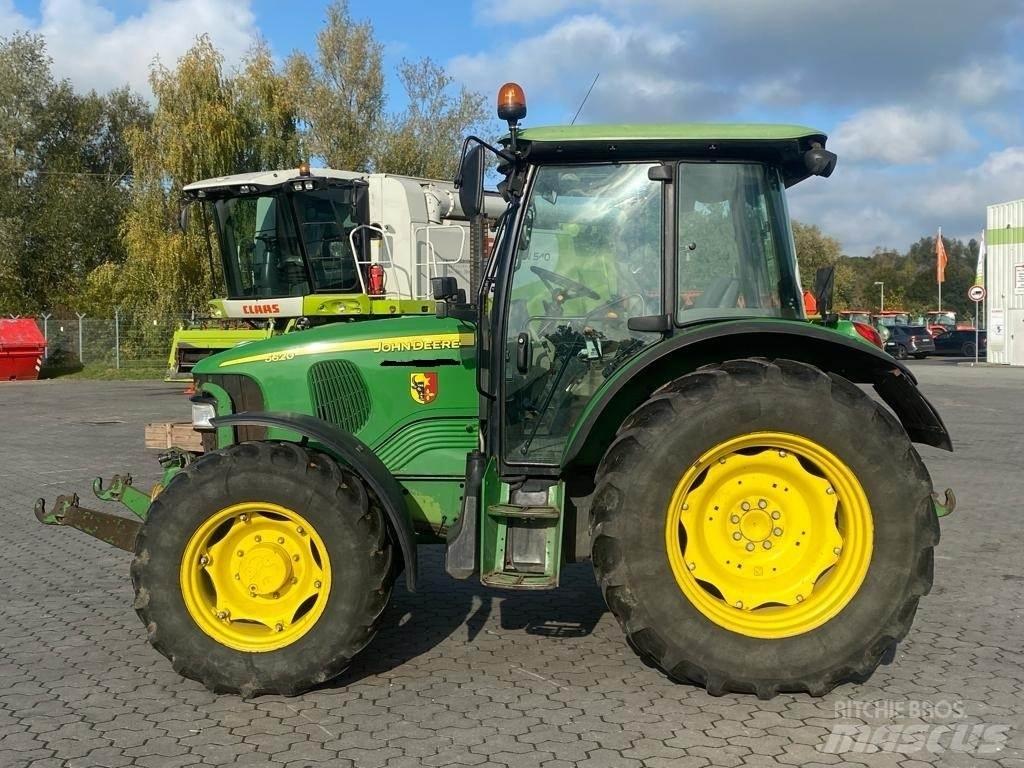 John Deere 5620 Tractoare