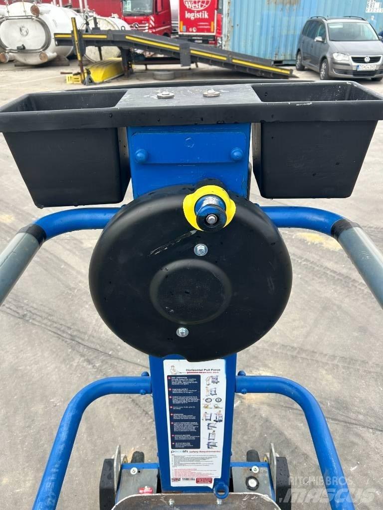  PECOLIFT Pecolift Platforme aeriene manevrabile