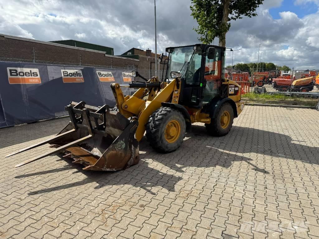 CAT 906M Incarcator pe pneuri
