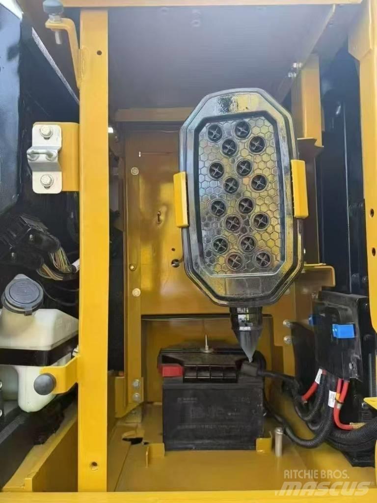 CAT 320 Excavatoare pe șenile
