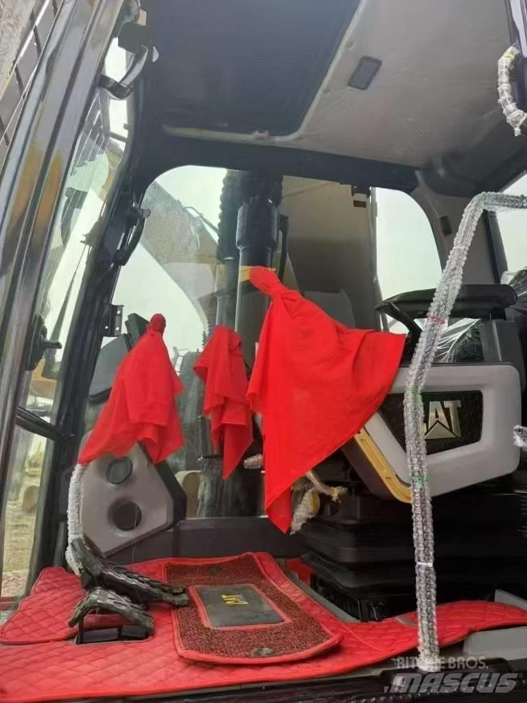 CAT 320 Excavatoare pe șenile
