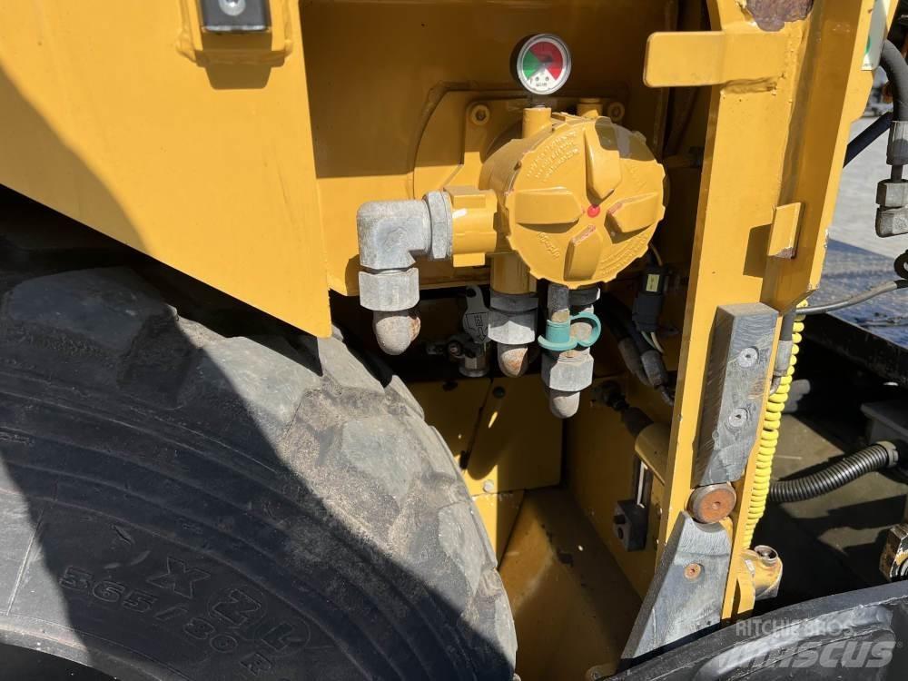 CAT AP 300 Pavatoare asfalt