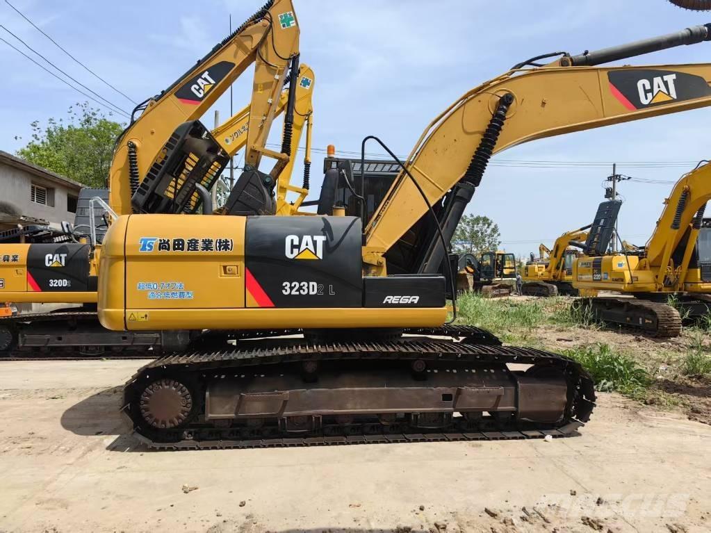 CAT 323 D Excavatoare pe șenile
