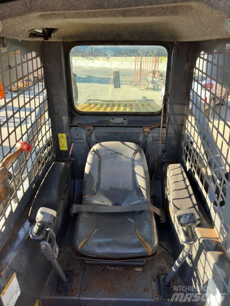 New Holland C 185 Mini incarcator