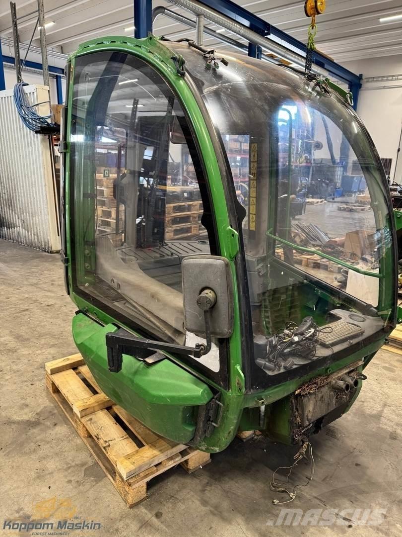 John Deere 1210E Cabine si interior