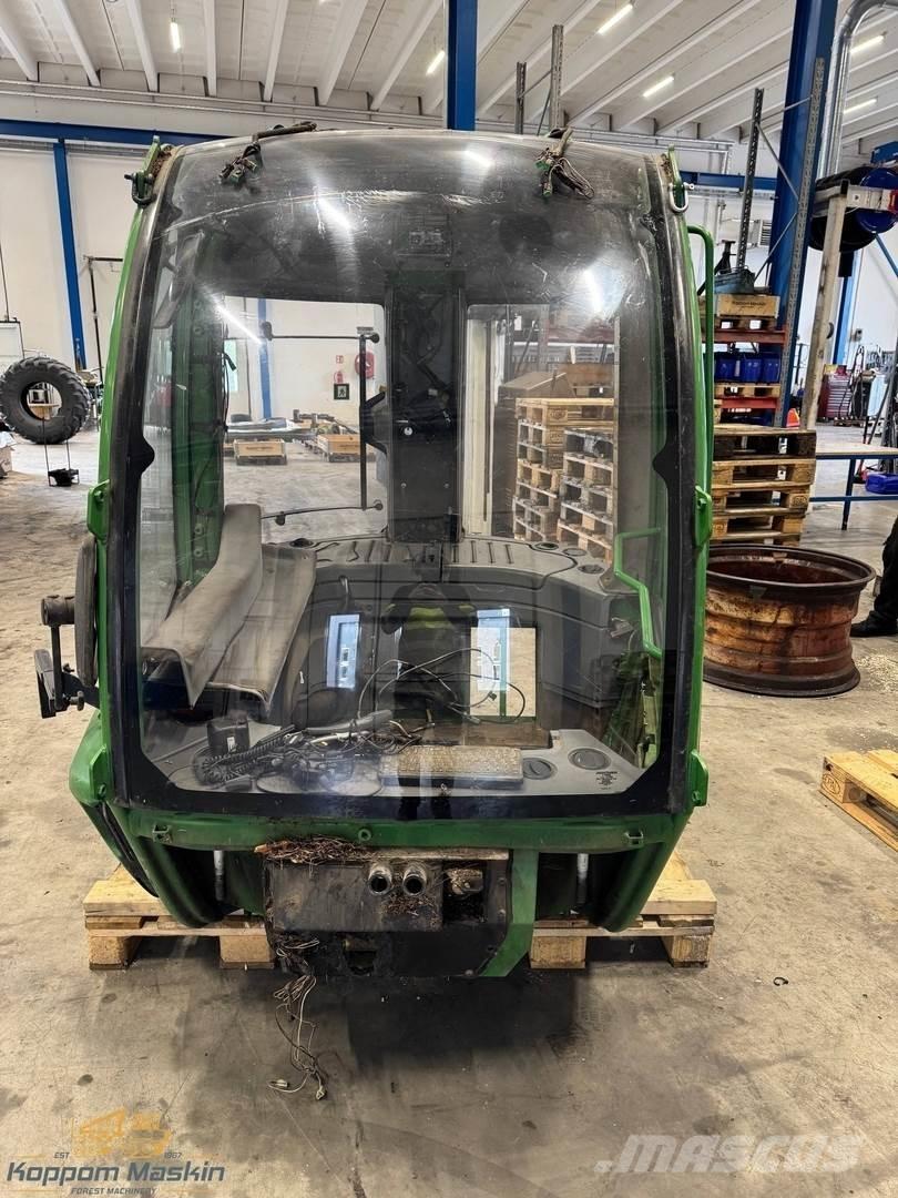 John Deere 1210E Cabine si interior