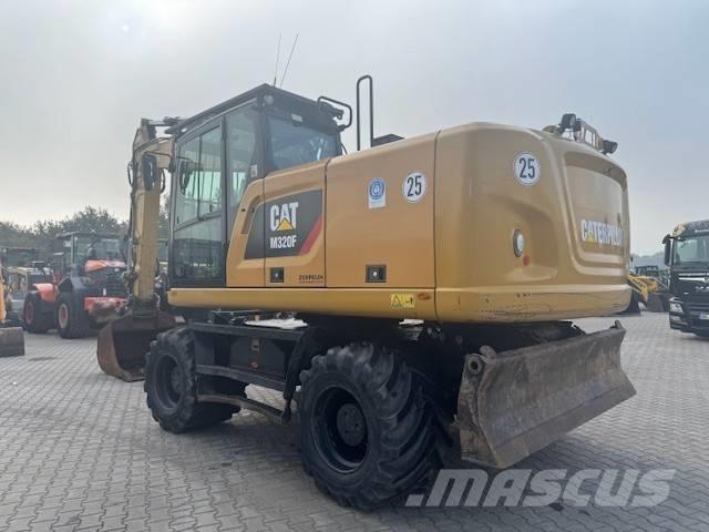 CAT M 320 F Excavatoare cu roti