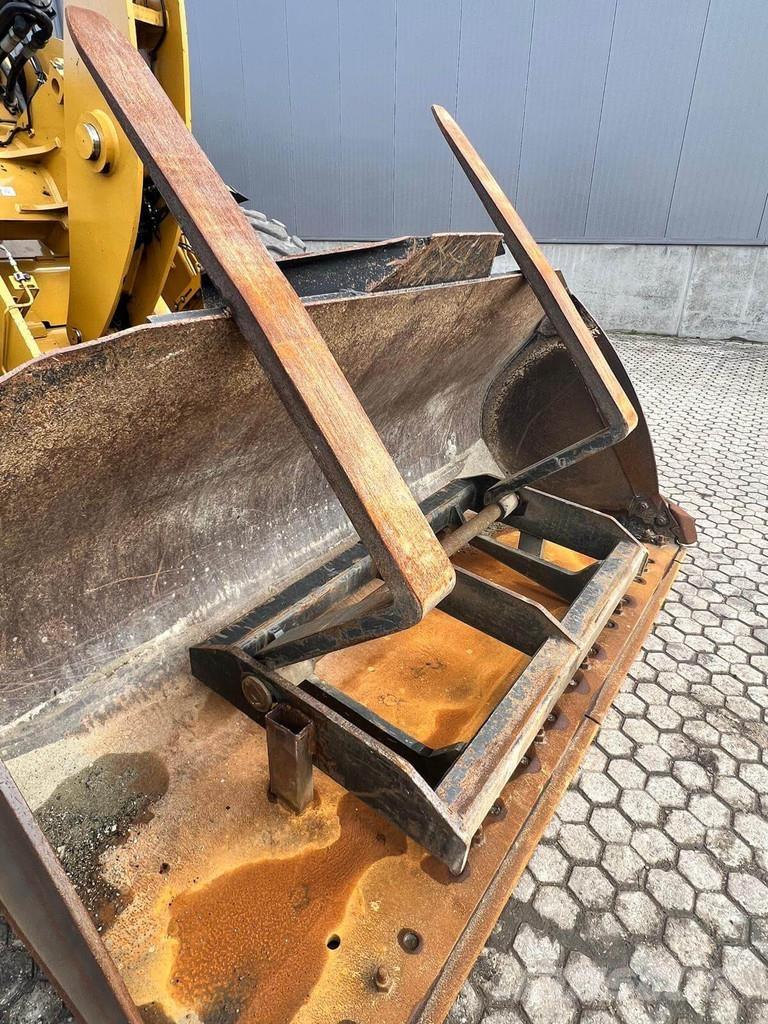 CAT 926M Incarcator pe pneuri