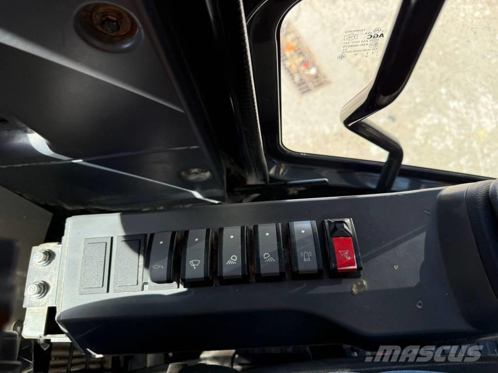 Komatsu PW 148-11 Excavatoare cu roti
