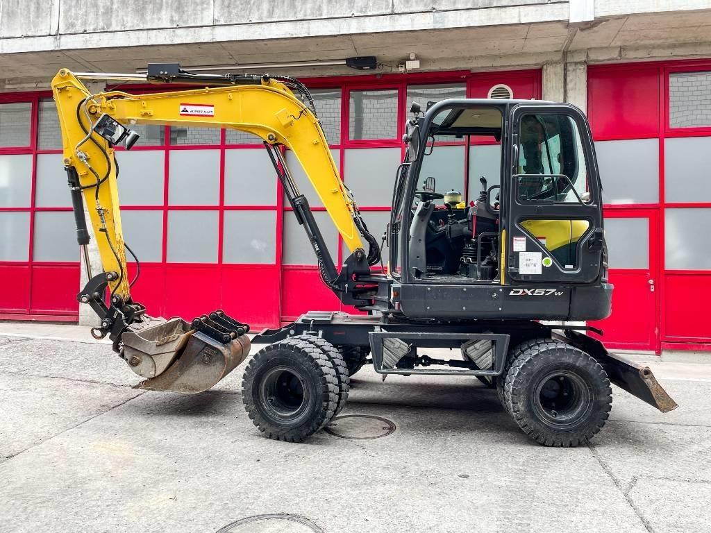Doosan DX 57 W-5 Excavatoare cu roti