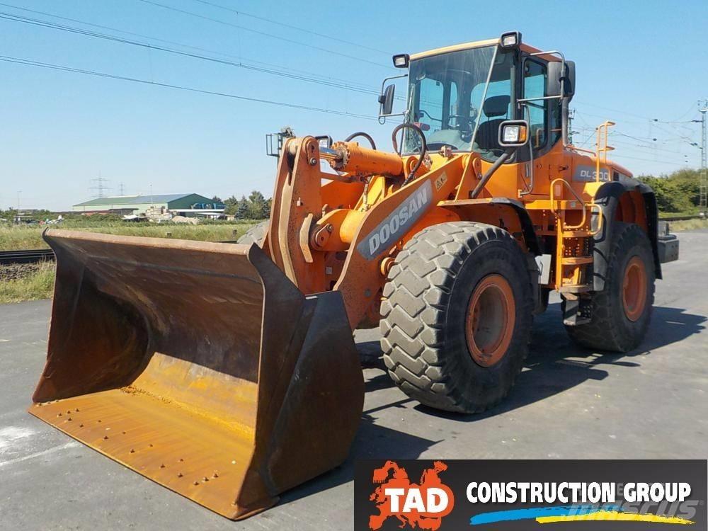 Doosan DL 300 Incarcator pe pneuri