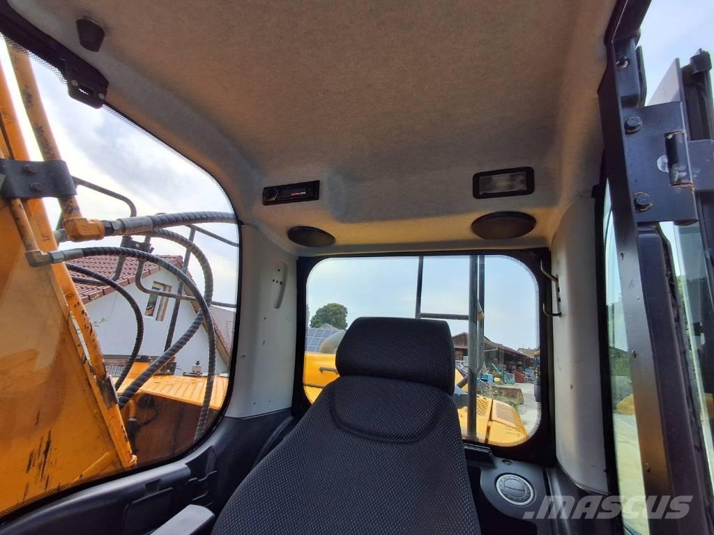 JCB JS210LC T4F Excavatoare pe șenile
