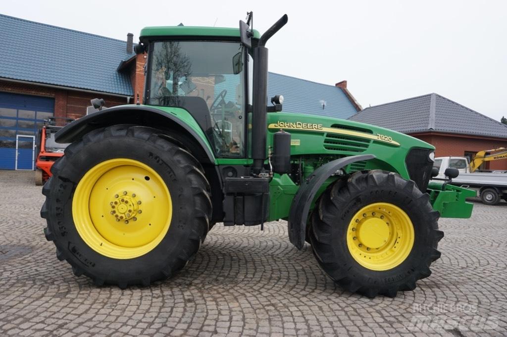 John Deere 7920 Tractoare