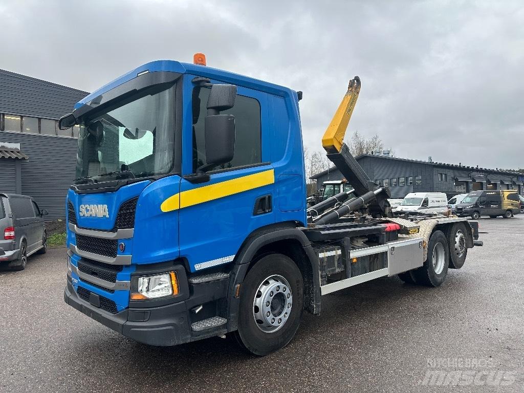 Scania P 360 Camion cu carlig de ridicare
