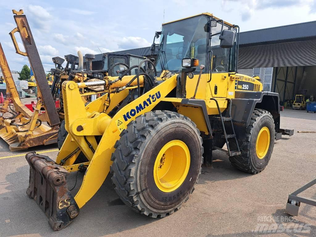 Komatsu WA 250-5H Incarcator pe pneuri