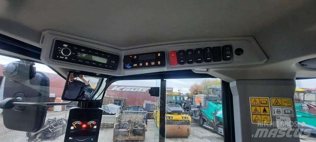 CAT 906 Incarcator pe pneuri
