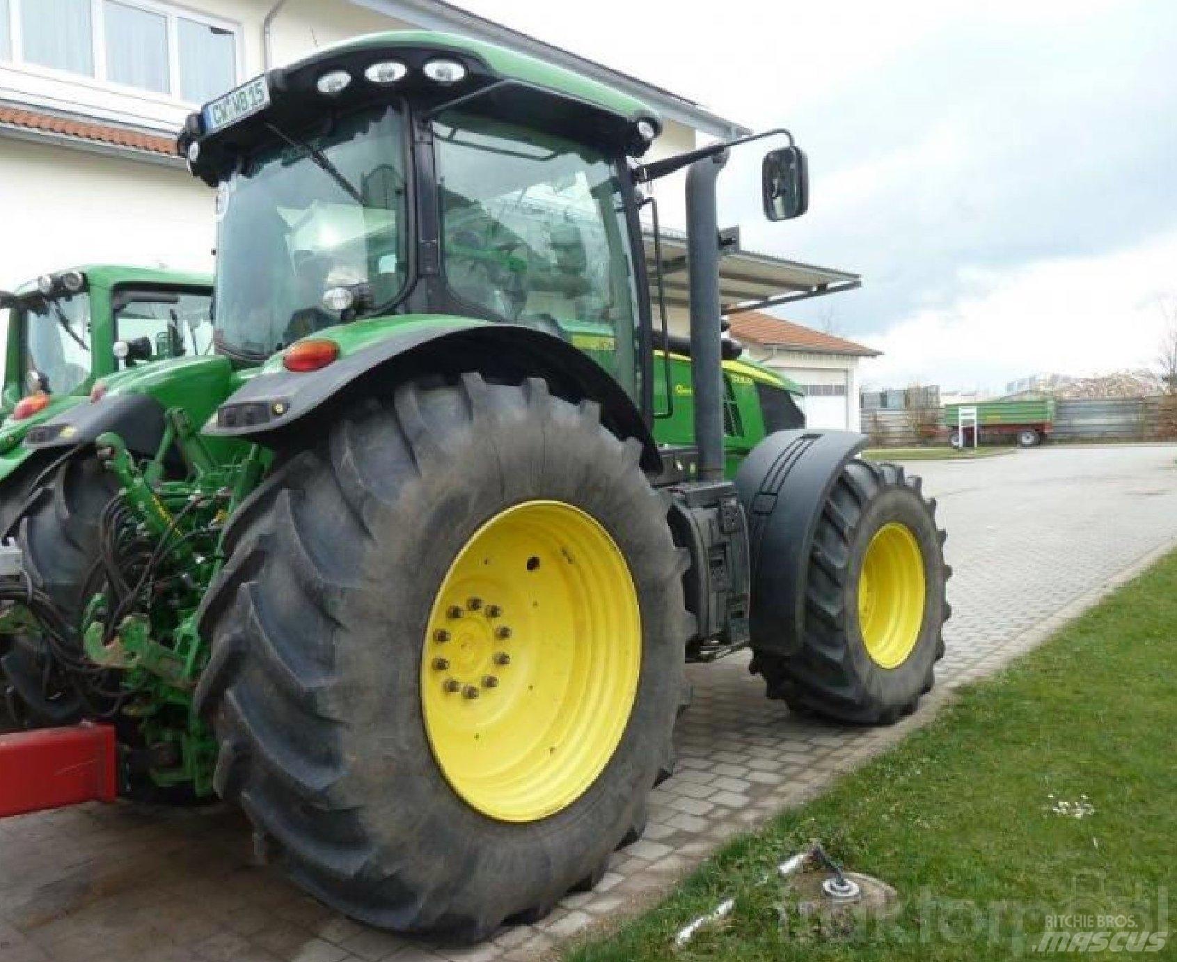 John Deere 7230R Tractoare