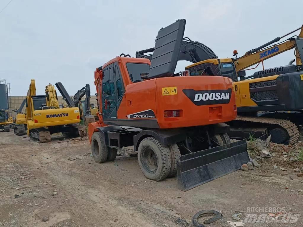 Doosan 150 W Excavatoare cu roti