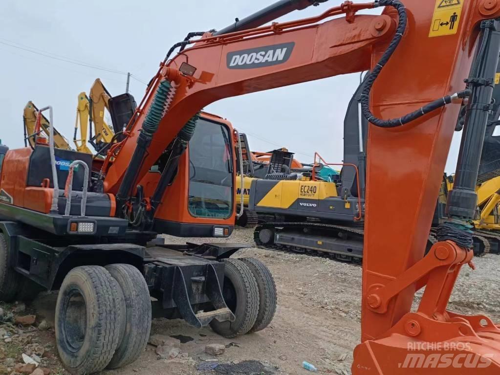 Doosan 150 W Excavatoare cu roti