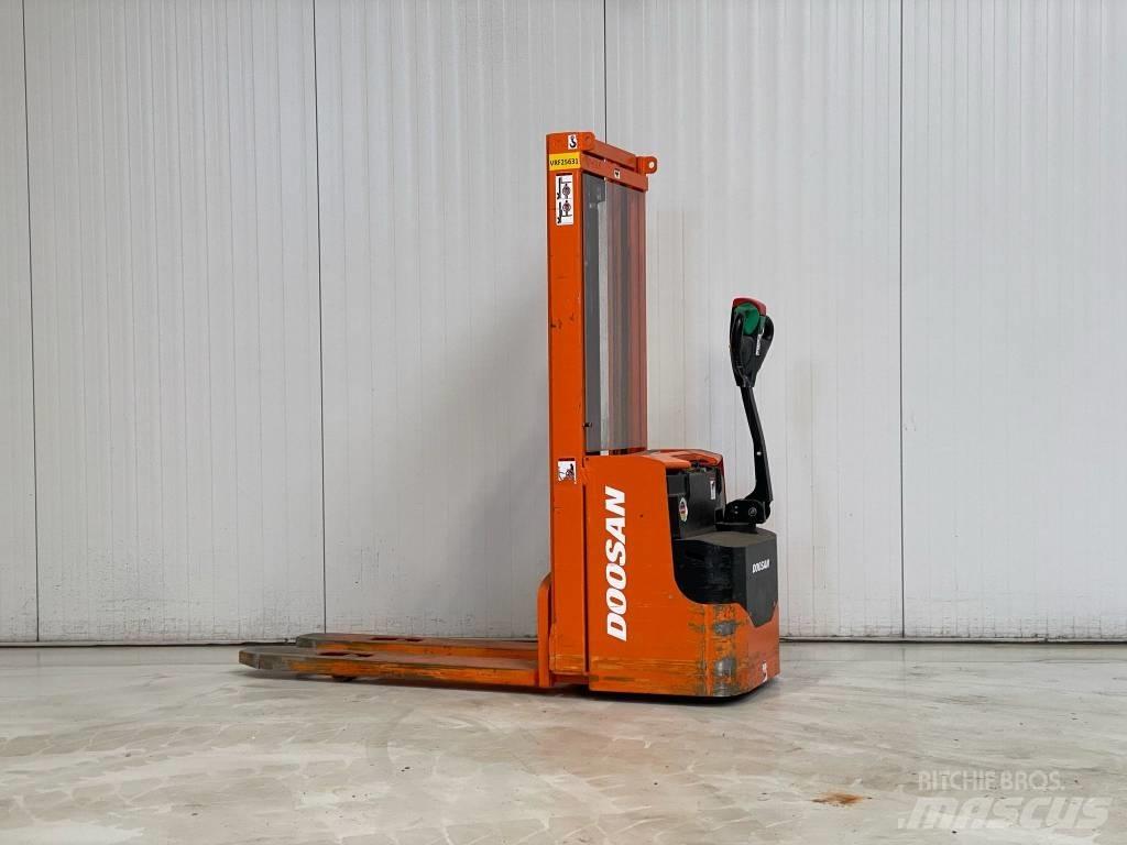 Doosan LEDS12.5C Transpaleta manuala