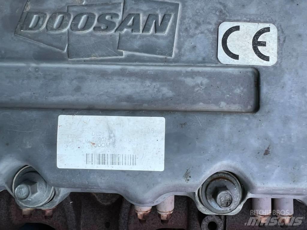 Doosan DX170W Excavatoare cu roti