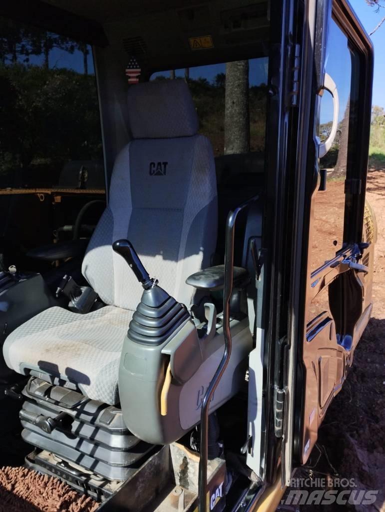 CAT 320D2 Excavatoare pe șenile

