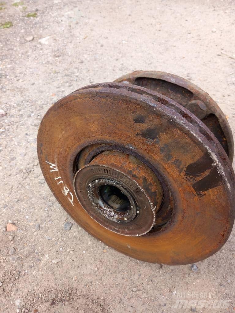 MAN TGX   81443010185 Axe