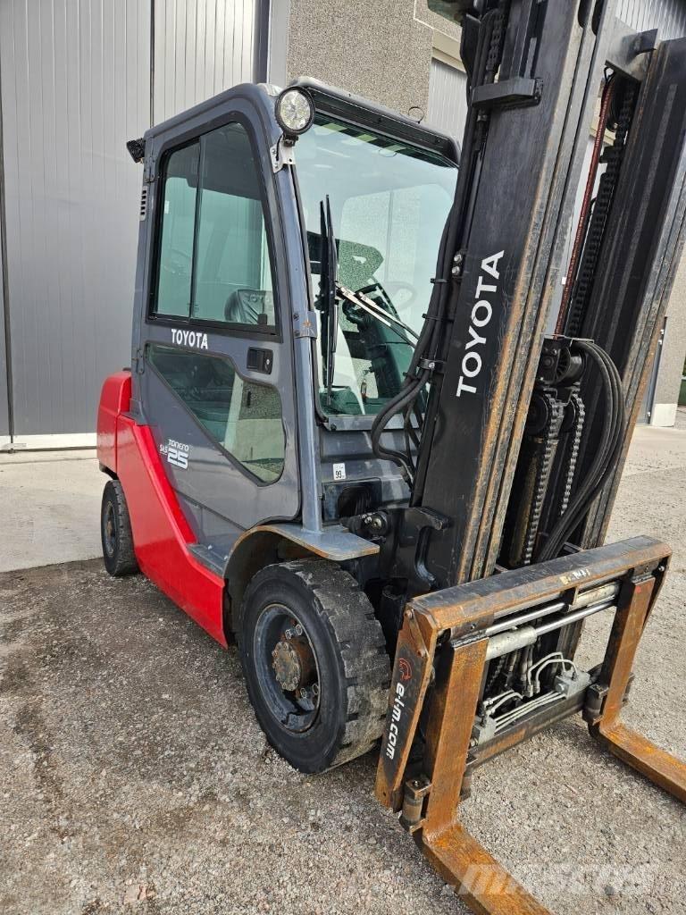 Toyota 02-8 FDF 25 Stivuitor diesel