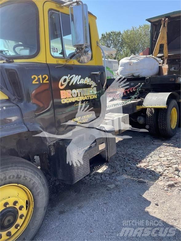 Mack DM688S Autotractoare