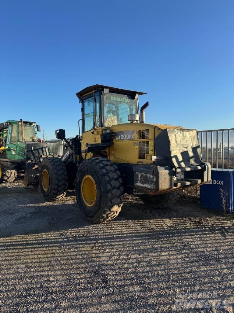 Komatsu WA 200 PZ-6 Incarcator pe pneuri