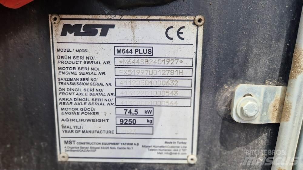 MST M644 PLUS Buldoexcavatoare