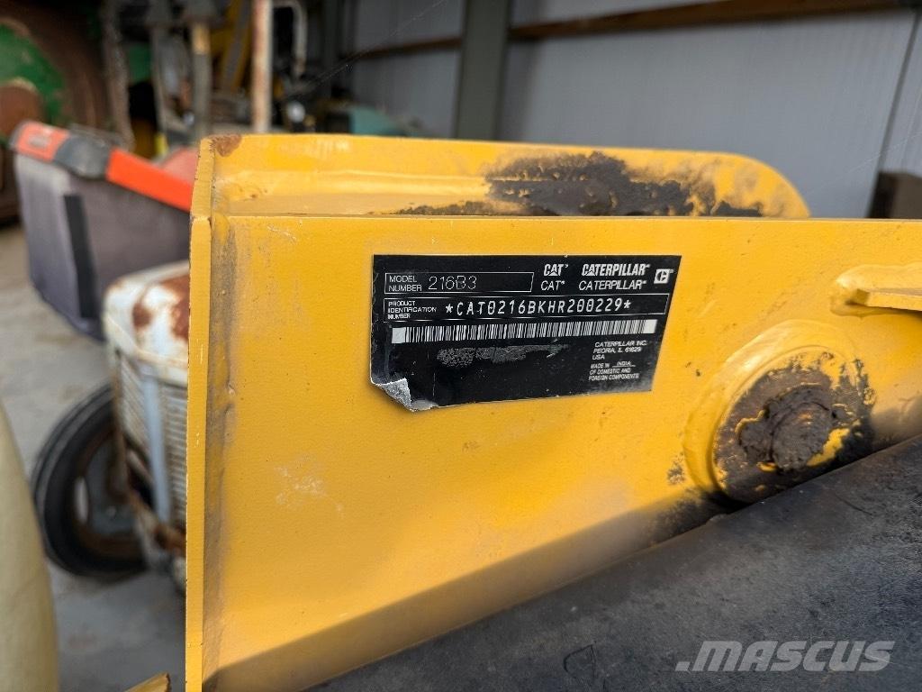 CAT 216 B 3 Mini incarcator