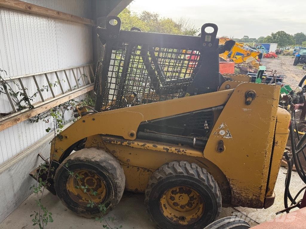 CAT 216 B 3 Mini incarcator