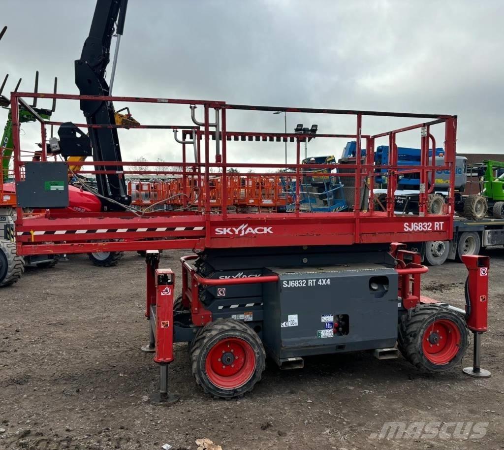 SkyJack SJ 6832 RT Platforme foarfeca