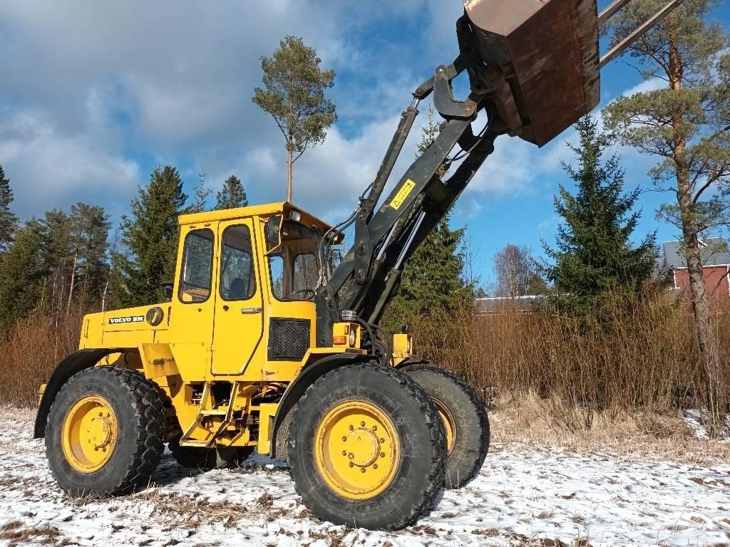 Volvo BM 4200 Incarcator pe pneuri