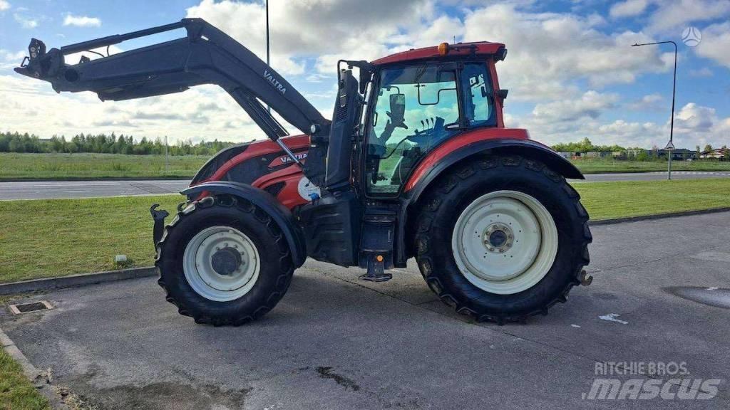 Valtra T 214 Tractoare