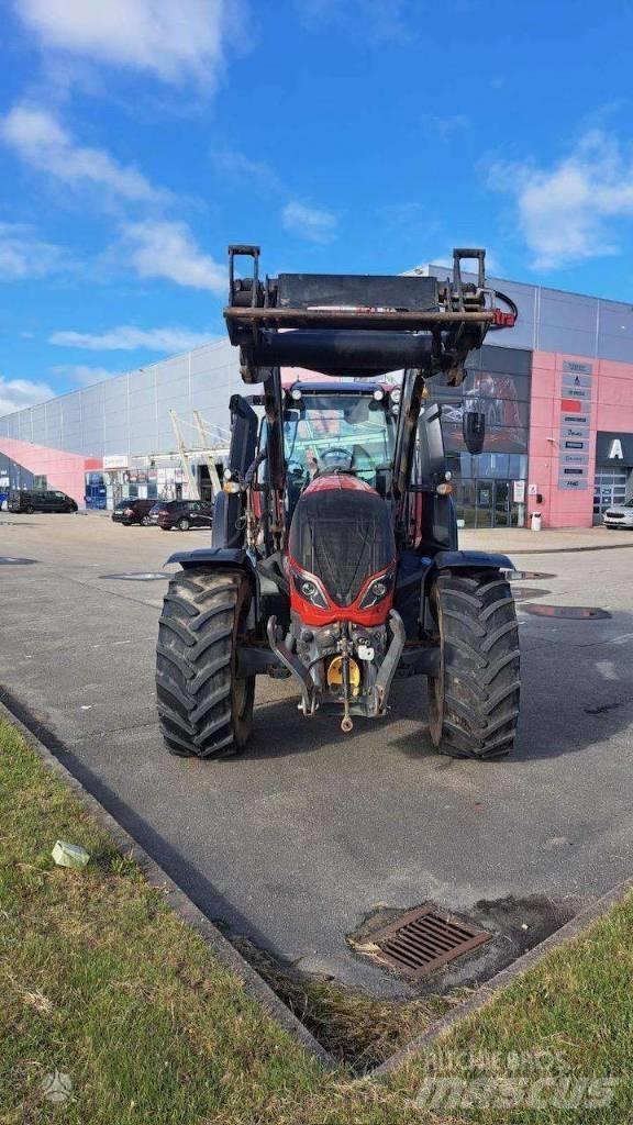 Valtra T 214 Tractoare