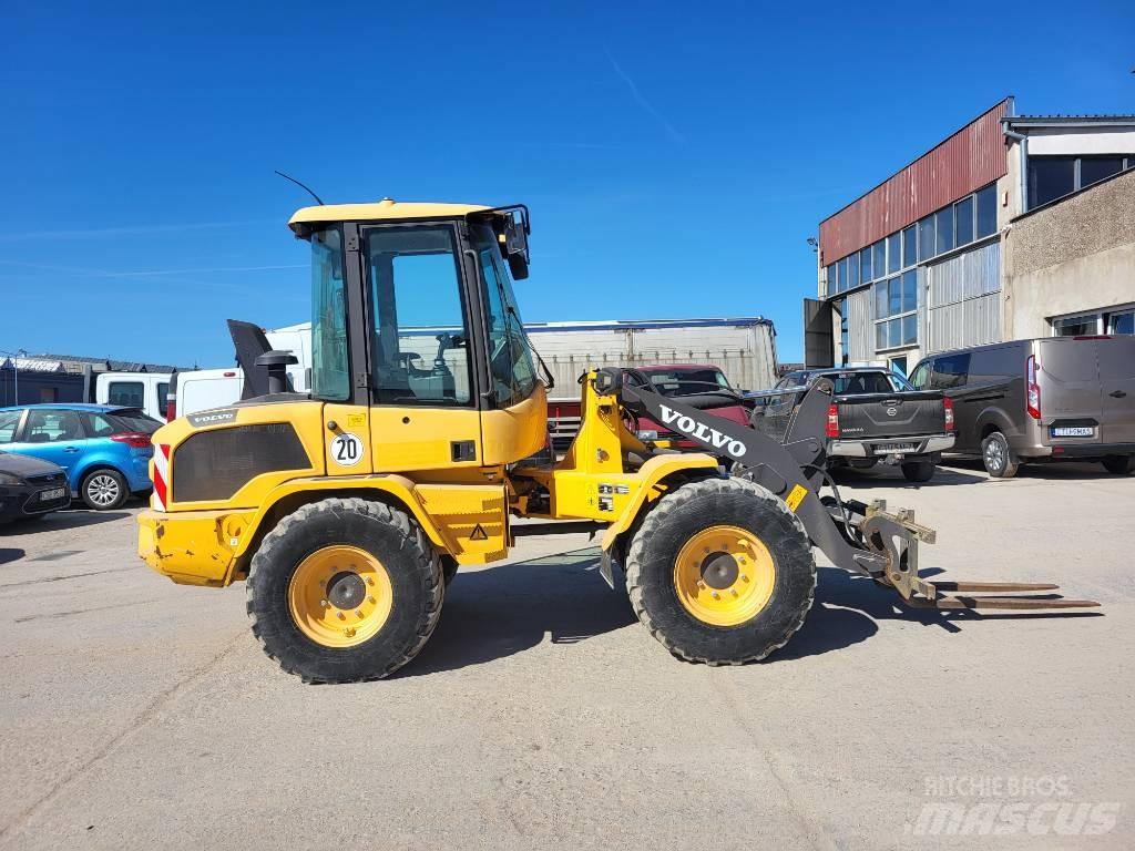 Volvo L 30 G Incarcator pe pneuri