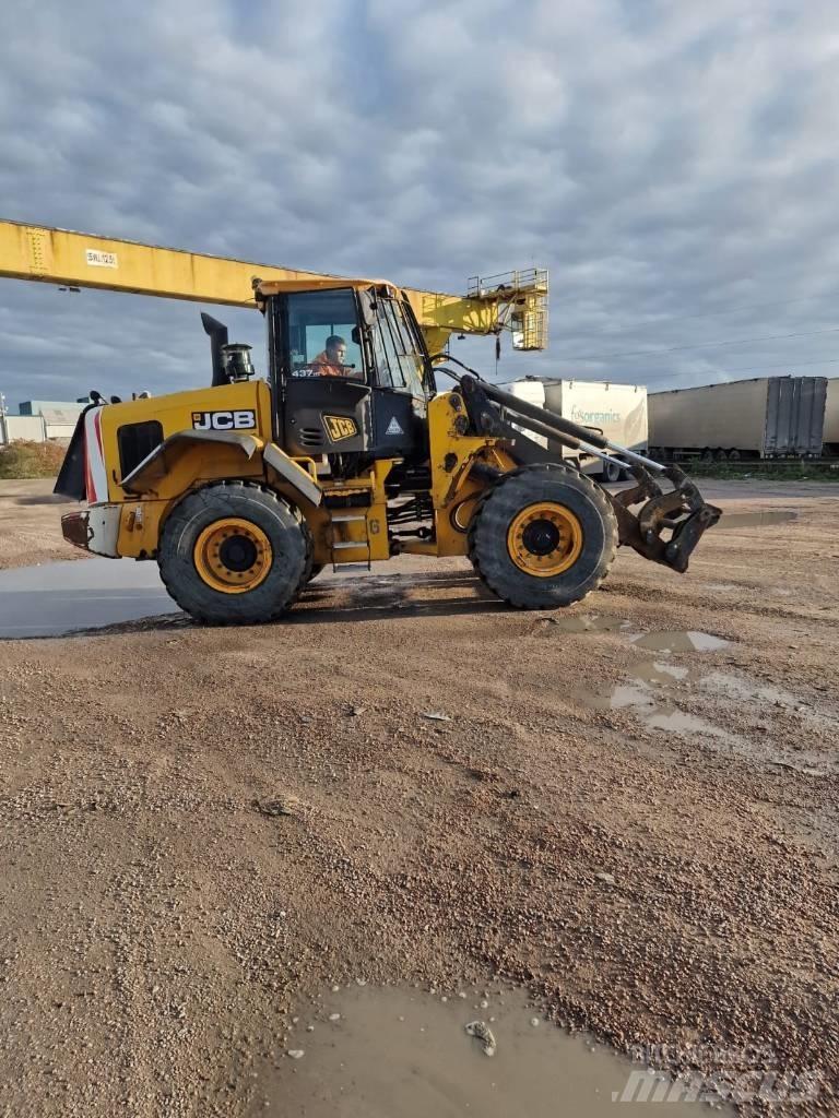 JCB 437 HT Incarcator pe pneuri