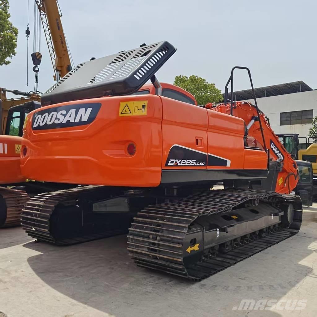 Doosan DX 225 Excavatoare pe șenile
