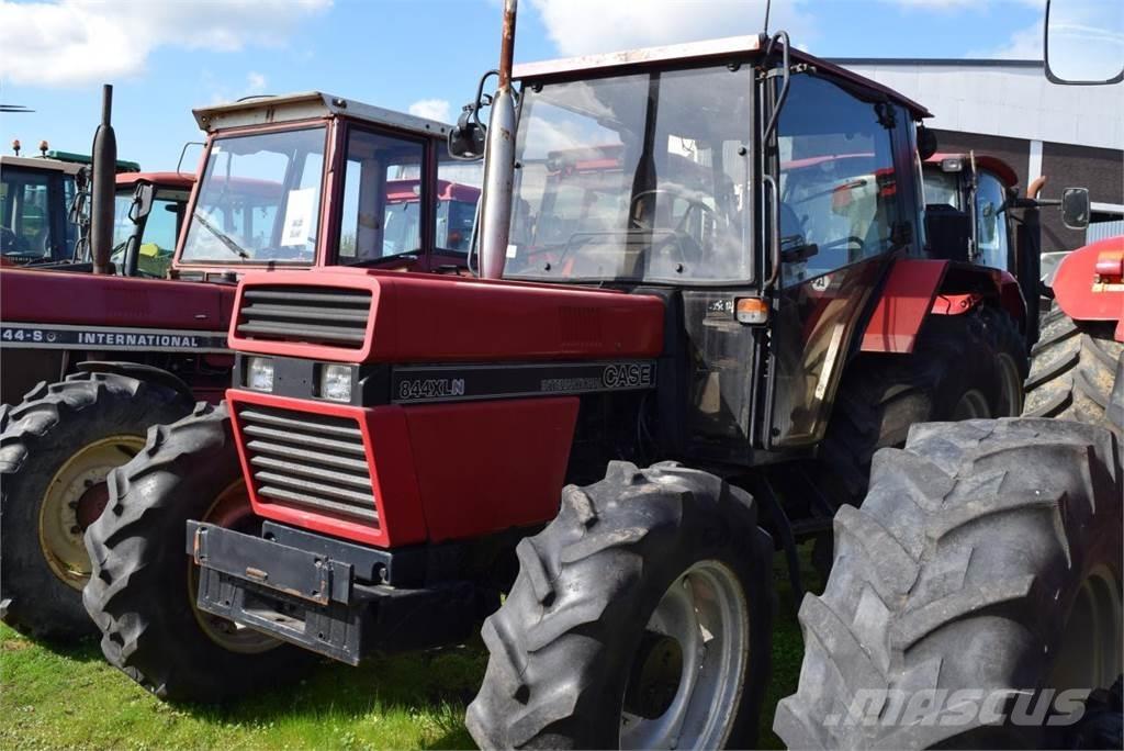 Case IH 844 XLN Tractoare