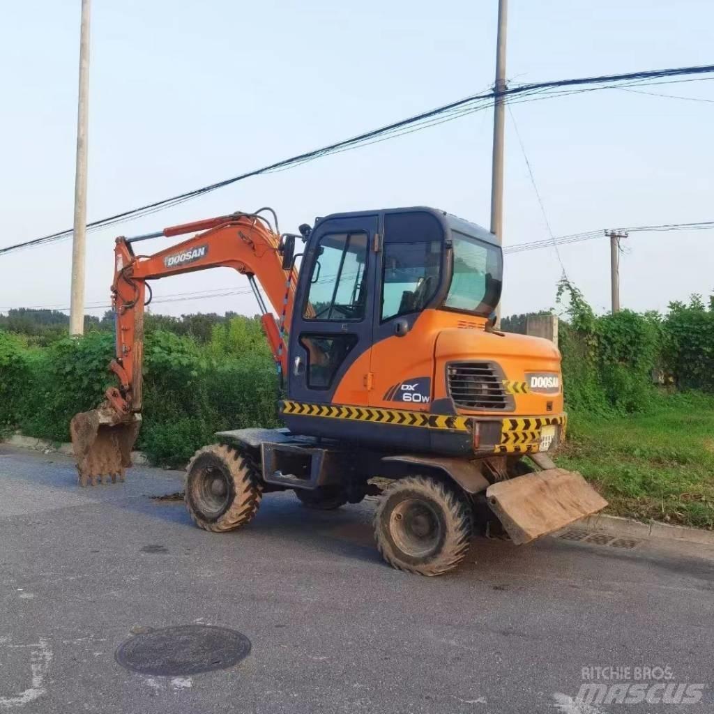 Doosan DX60W Excavatoare cu roti