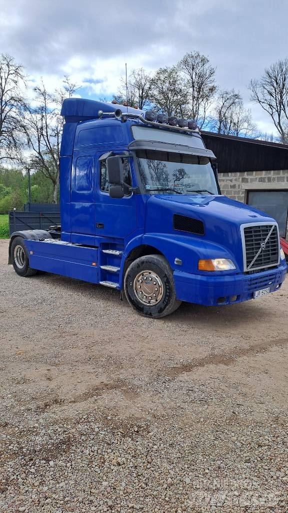 Volvo NH 12 Autotractoare