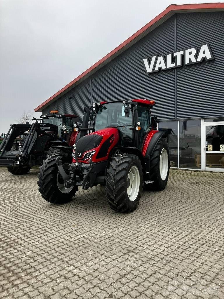 Valtra G135 Active Tractoare