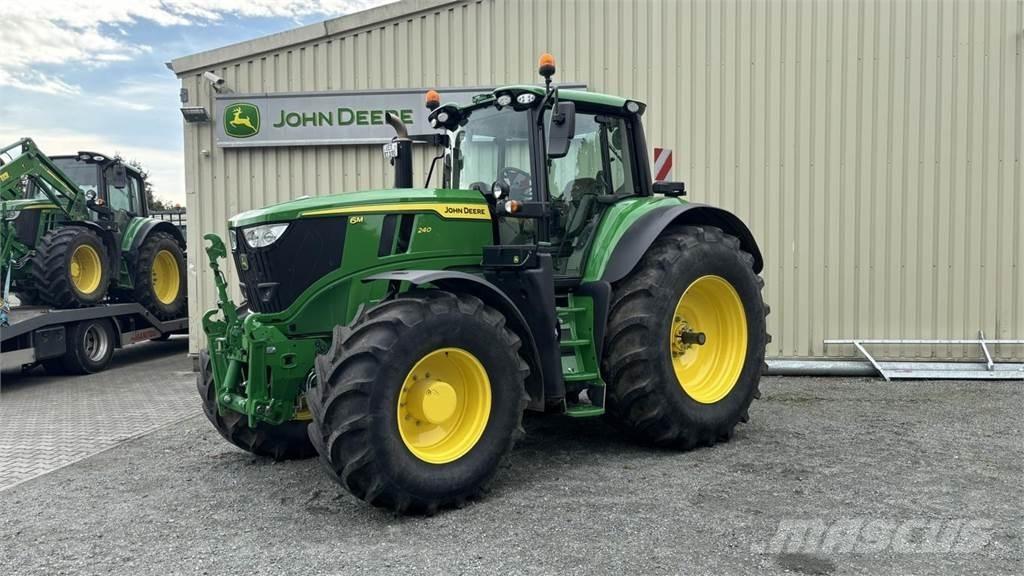 John Deere 6M240 Tractoare