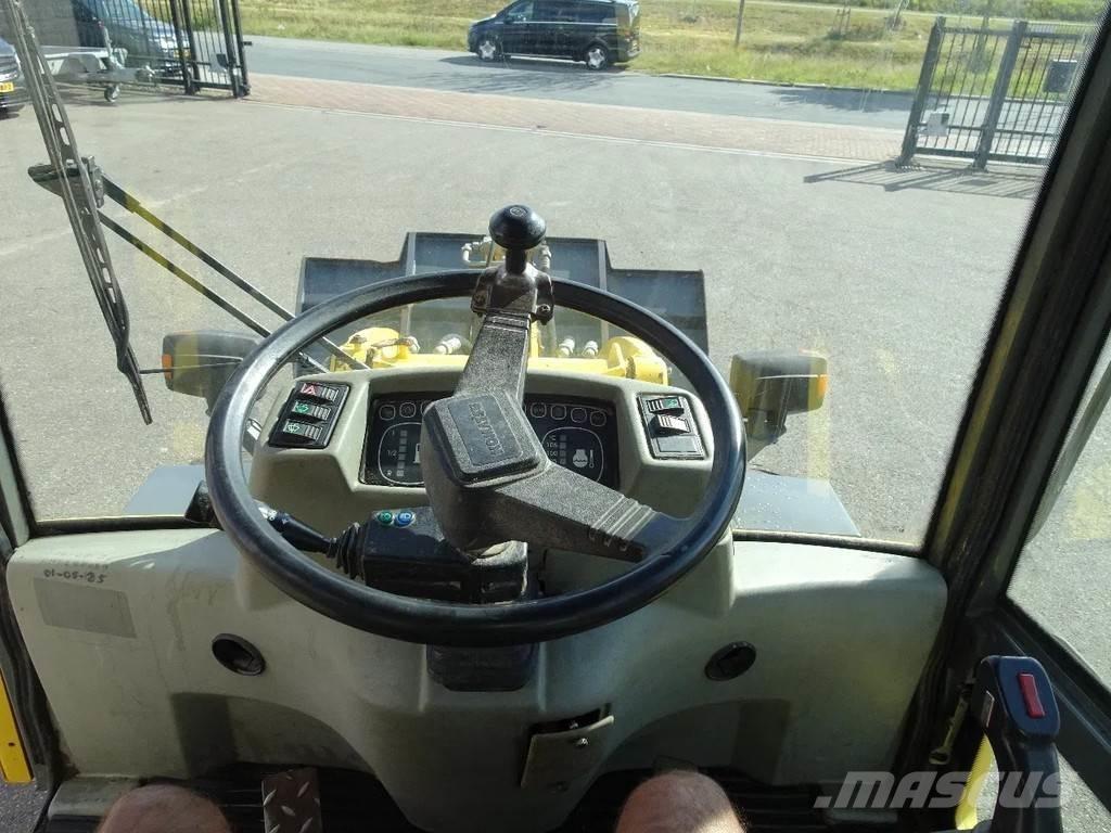 Komatsu WA65-3 Incarcator pe pneuri