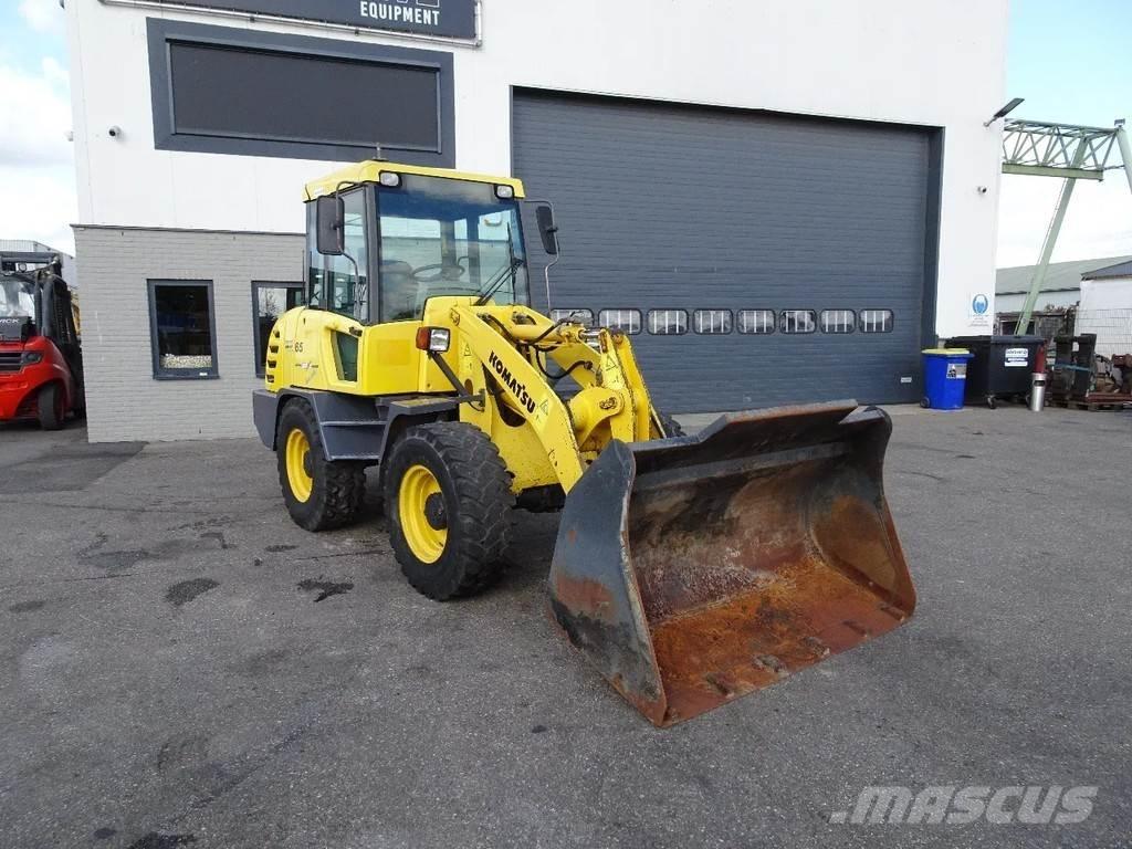 Komatsu WA65-3 Incarcator pe pneuri