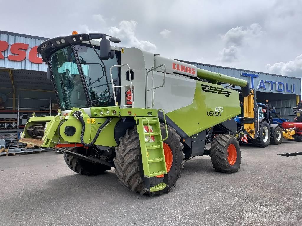CLAAS Lexion 670 Combine de secerat