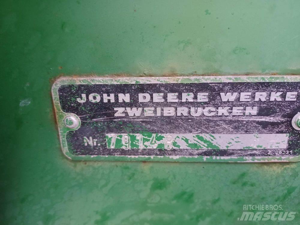 John Deere 1000 Cultivatoare