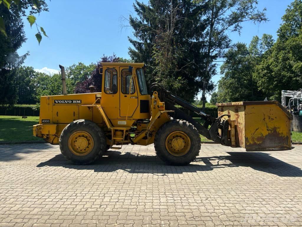 Volvo BM 4300 Incarcator pe pneuri